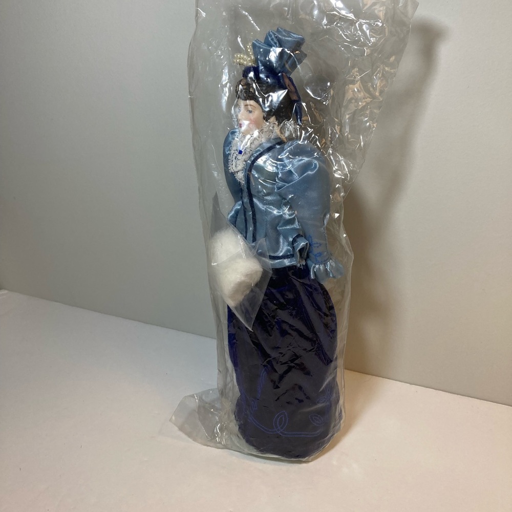 PORCELAIN DOLL - Picture 2 of 5